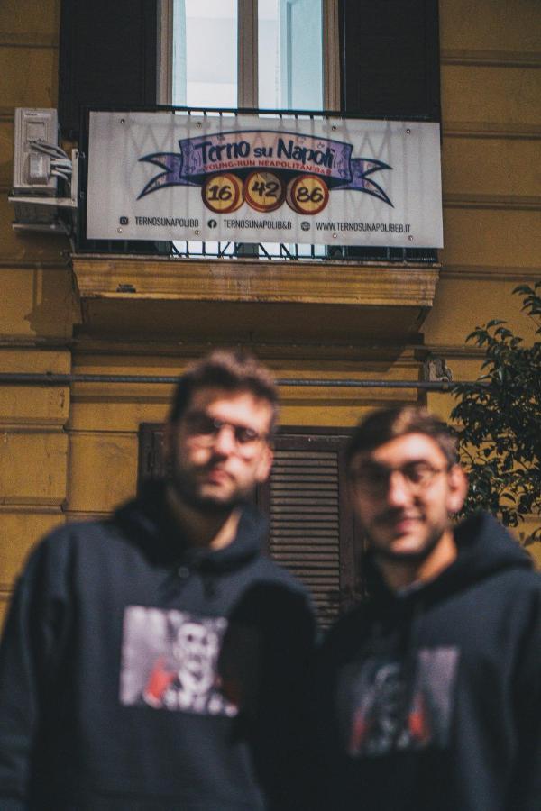 Terno Su Napoli Acomodação com café da manhã Exterior foto