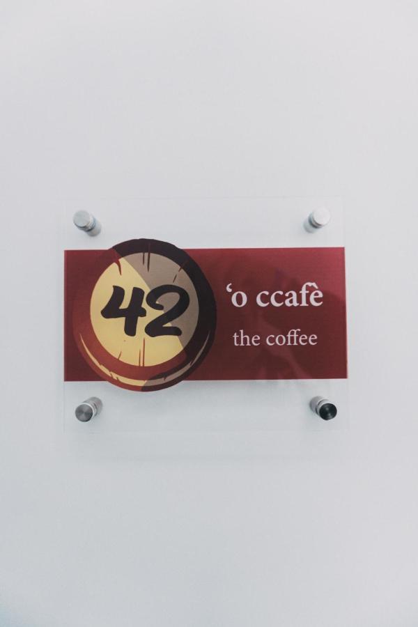Terno Su Napoli Acomodação com café da manhã Exterior foto
